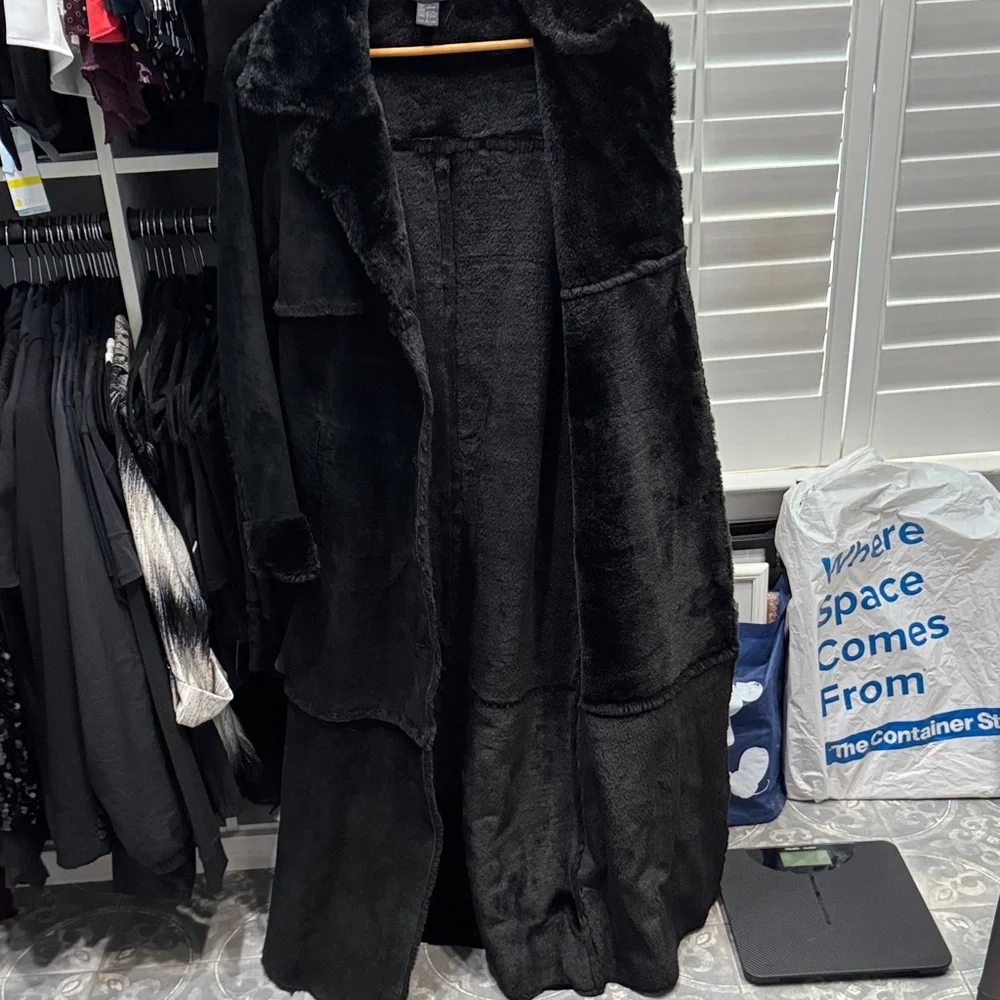 Express - Full-Length Black Suede/Leather with Black Faux Fur-Trimmed Coat - L - Picture 6 of 8